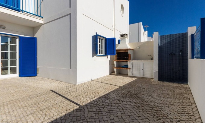 Manta Rota Chalet De Esquí | Villa de 3 dormitorios en 1ª línea de playa y wifi by AlgarveManta (14V3)