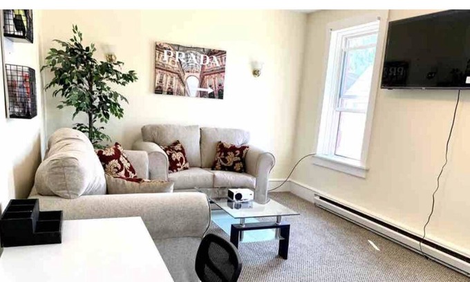Wilkes-Barre Casa | 3 bedroom w/ living room movie theater 🎥🍿near all