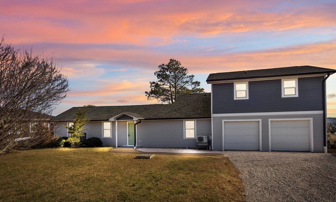 Newport Casa | 3-bedroom waterfront house in Newport, NC - Water's Edge