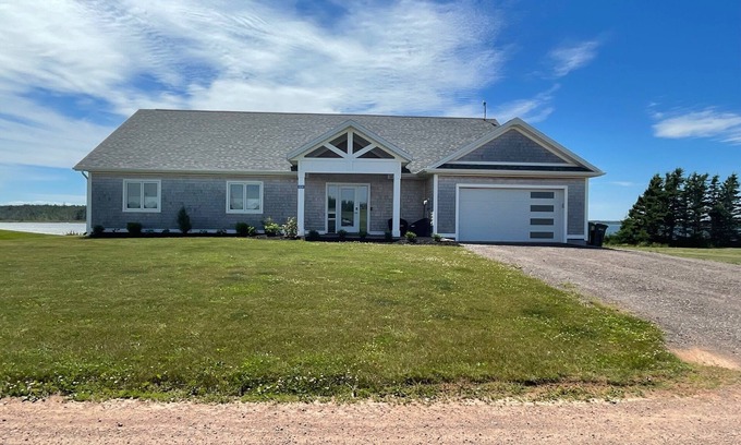 Brackley Beach Casa | 3 bedroom Waterfront Home | Brackley Bay | Booking September/October 2025!