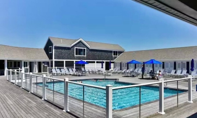 West Harwich Condominio | 3 bedroom with Ocean views throughout, private beach, salt-water pool, tennis