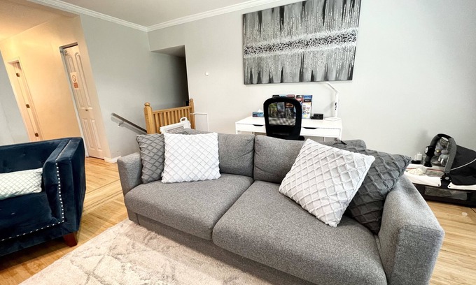 Mount Pleasant Casa | 💥💎3 bedrooms 1.5 baths near Downtown W/ AC 2 car parking. 1204 sq ft / 111 sq m