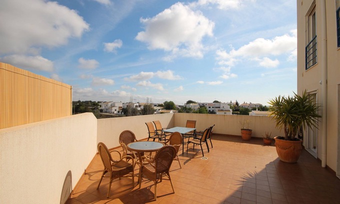 Tavira Apartamento | 3 habitaciones, 50 m2 de terraza privada, aire acondicionado todas las habitaciones.