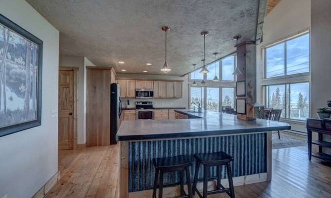 Lead Chalet De Esquí | HOLY TERROR CHALET AT TERRY PEAK - Adam Hendry by RedAwning
