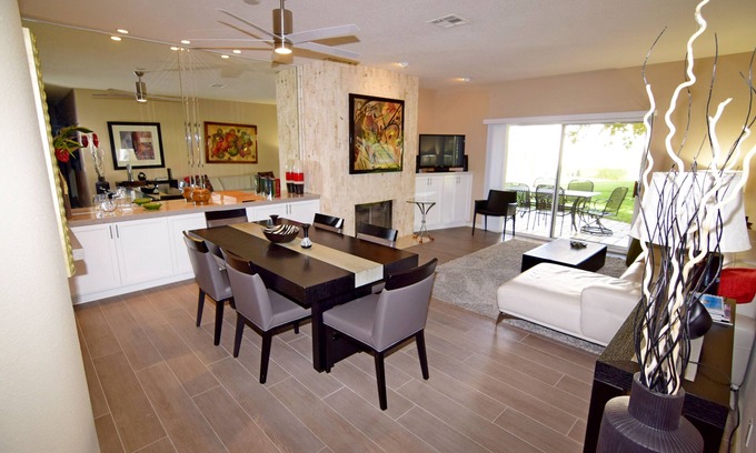 Palm Desert Condominio | 3 dormitorios, planta baja, tenis y gimnasio gratuitos, golf público / sin impuestos en estancias de 27 noches