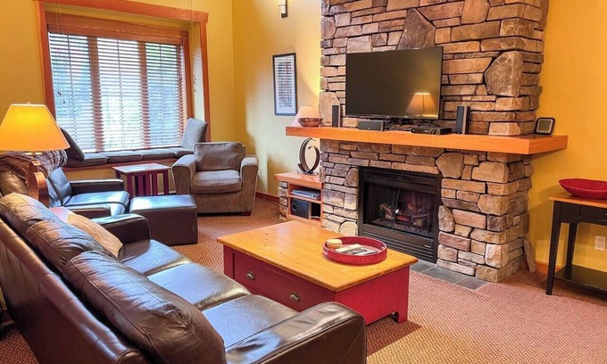 East Kootenay Condominio | 3 Bedrooms Plus Loft & Den. Sleeps 10 Adults