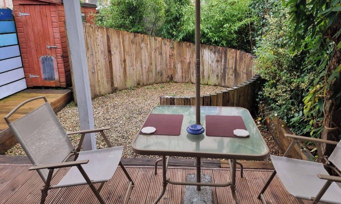 Cortober Casa | 3 Bedrooms - Sleep 7 - Garden - Private Parking