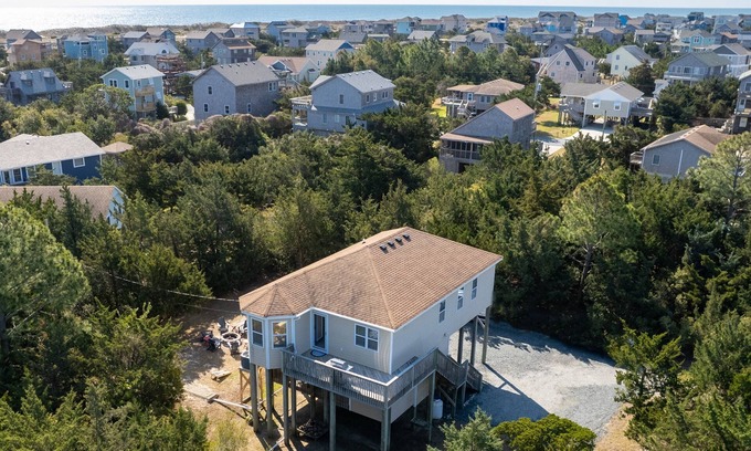 Wind Over Waves Casa | 3 Bedrooms w/ Hot Tub & Fire Pit! Pet Friendly