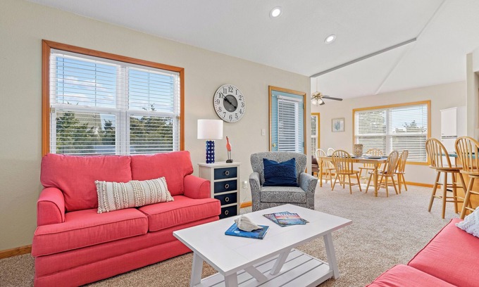 Wind Over Waves Casa | 3 Bedrooms w/Hot Tub & Fire Pit! Pet Friendly