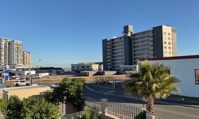 Bloubergstrand Apartamento | 3 Beds in Coral Road