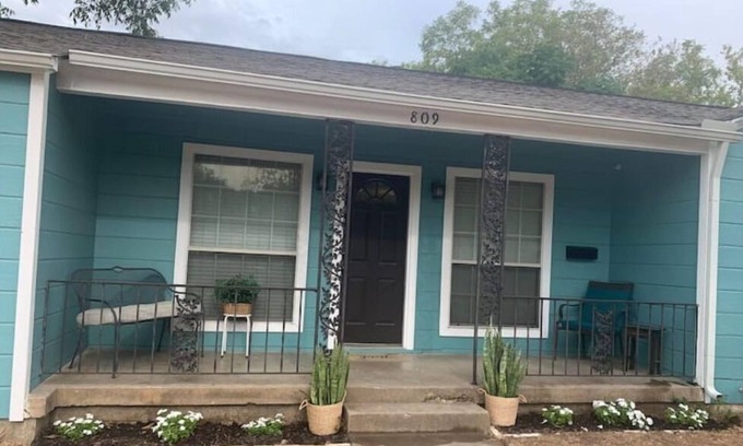 Arlington Casa | 3 blocks from AT&T Stadium 2 bedroom-sleeps 6