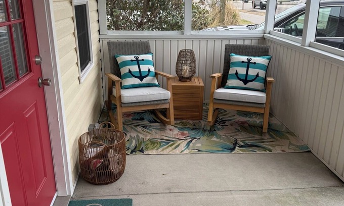 North Carolina Coast Casa | 3 BLOCKS TO BEACH & BOULEVARD - Lindy's Landing, 3 BLOCKS FROM THE BEACH & BOULEVARD -Lindy's Landin