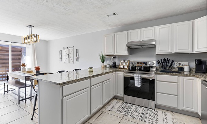 Osage Casa | 3 BR/3 Full bath townhouse