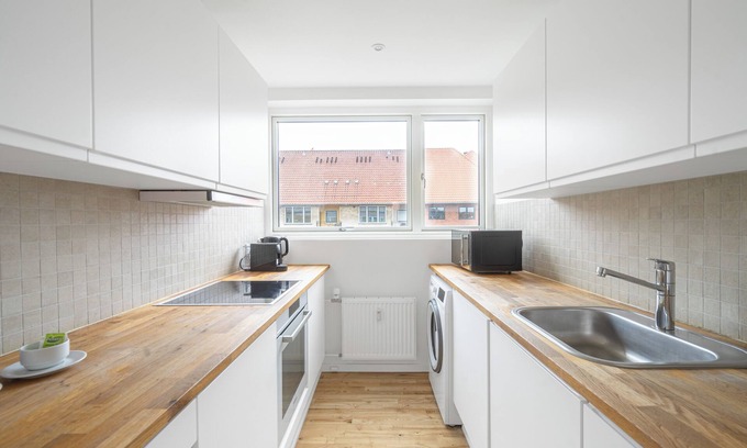 Frederiksberg Apartamento | 3-BR apartment w/ a balcony in Frederiksberg - 203