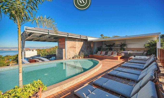 Downtown Puerto Vallarta Apartamento | 3 BR Condo - Private Terrace and Pool - Oceanview