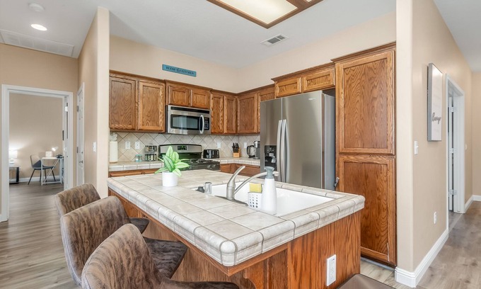 Raisin Casa | 3 BR Home Near 3 Natn’l Parks & Close to Airport