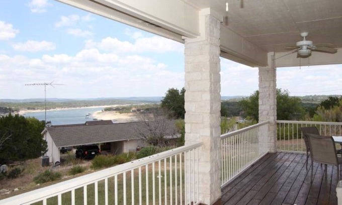 Briarcliff Casa | Casa de 3 dormitorios con gran patio con vista al lago