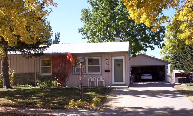 Rapid City Casa | 3 BR, Near Hospital, Self check-in, Fast Wi-Fi, Kitchen, Large Garage