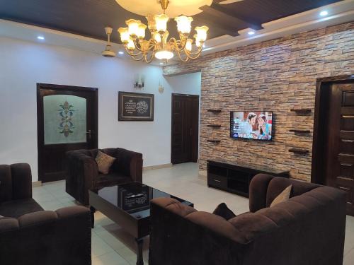 Lahore Casa | 3 BR Serviced First Floor Near Emporium Mall