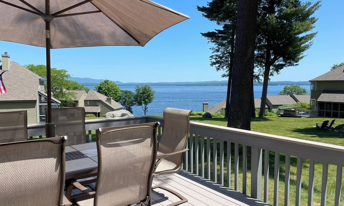 Gilford Condominio | Propiedad frente al lago de 3 dormitorios con playa de arena, piscina y tenis