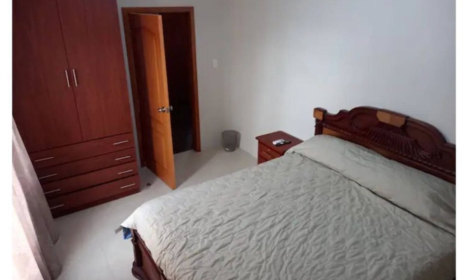 Manta Casa | 3 Br. w/ pool in Great Neigborhood