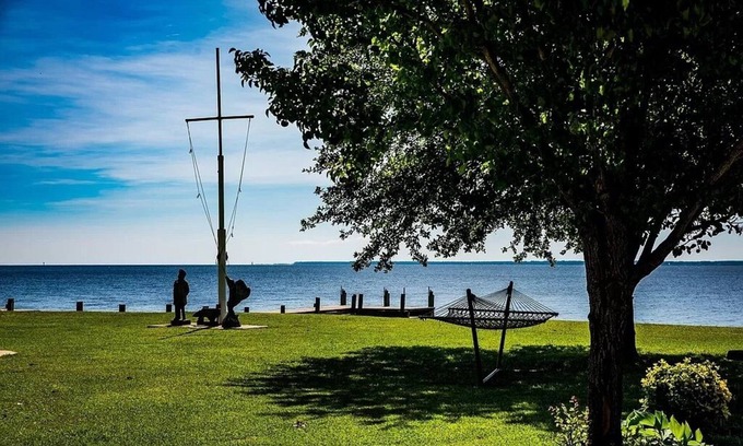 Minnesott Beach Cabaña | 3 BR waterfront river home; spectacular views