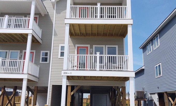 North Carolina Coast Casa | Nueva "casa adosada" lista para el verano.