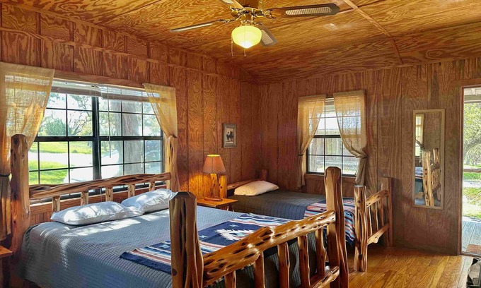 Bandera Cabina | 3 Buckeye, at CRC Ranch Retreat