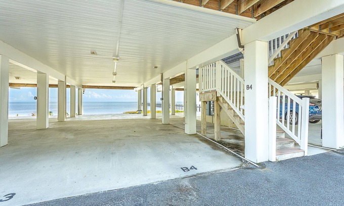 Carrabelle Condominio | 3 Buoys and A Gull! 3BR/3.5BA waterfront condo