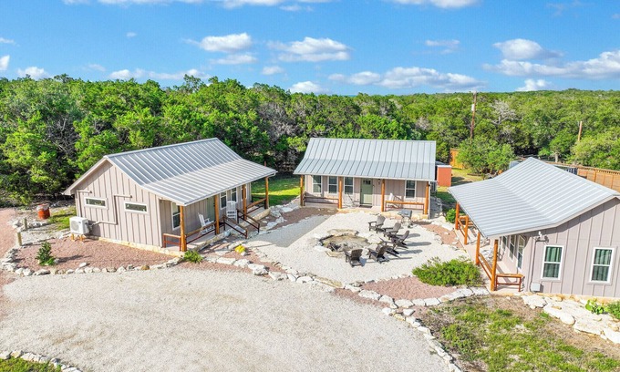 Wimberley Casa | 3 Cozy Cottages w/Firepit, Pickleball & More!