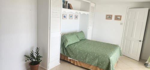 Mullins Casa | #3 Eastry Gardens - Cozy 1BR Studio w Ocean View