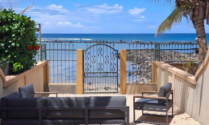 Morcellement Raffray Villa | 3-ensuite bedroom Beach House in Albion with a pool, a hammam and the beach