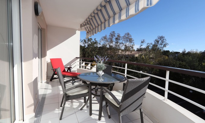 Saint-Raphael Apartamento | Apartamento con aire acondicionado para 4, 3 *. Piscina, Wifi, Estacionamiento