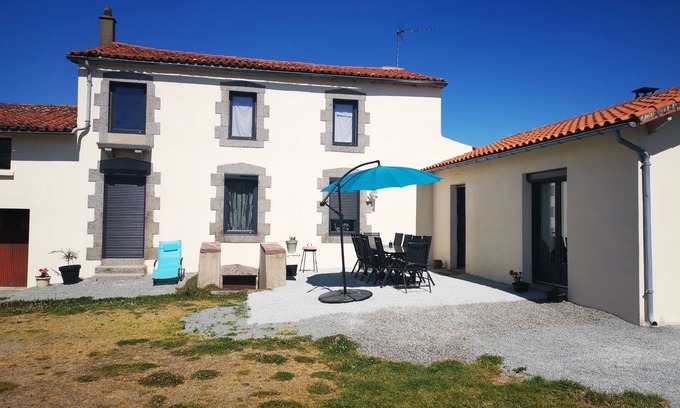 Menomblet Cama Y Desayuno | 3 guest rooms, 20mn from puy du fou