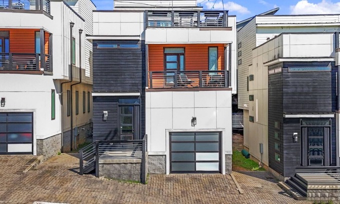 Talbot's Corner Casa | 3 Homes! Rooftop Golf Retreats Downtown! 8min to Broadway!