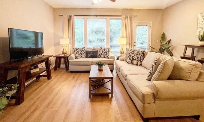 Waldron Casa | Pillow Top King Beds + BBQ Grill + Coffee & Tea