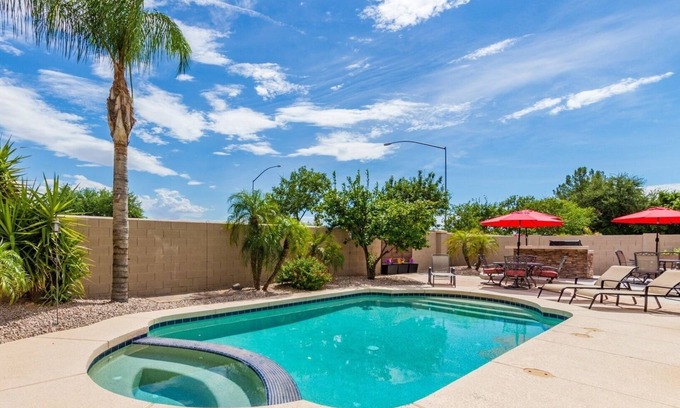 Augusta Ranch Casa | ¡Listo para entretener a familiares y amigos! Piscina privada climatizada, barbacoa + capacidad para 20