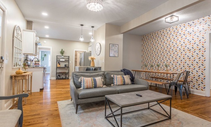 Columbus Park Casa | 3 KING Beds + Walk to River Market + Coffee