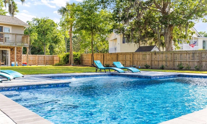 Socastee Casa | 3 Level Home on Waterway w/ Heated Pool & Hot tub