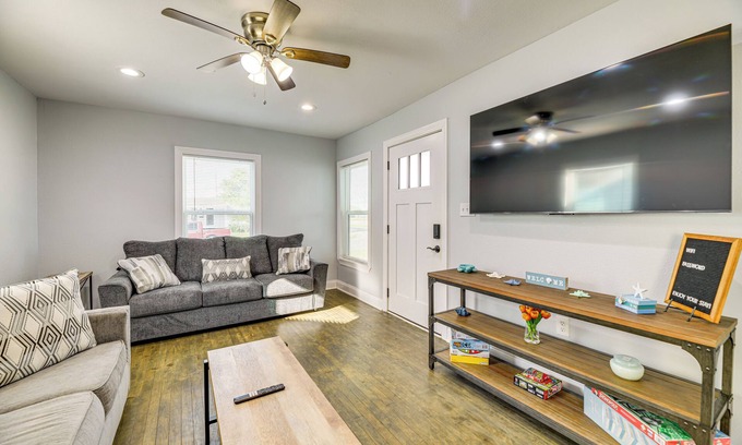 Del Mar Casa | 3 Mi to Beach: Family Home in Corpus Christi!
