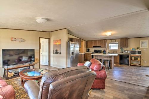 Port O Connor Casa | 3 Mi to Beach Home with Deck in Port OConnor!