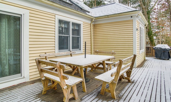 Cotuit Casa | 3 Mi to Beaches & Golfing: Family Gem in Cotuit
