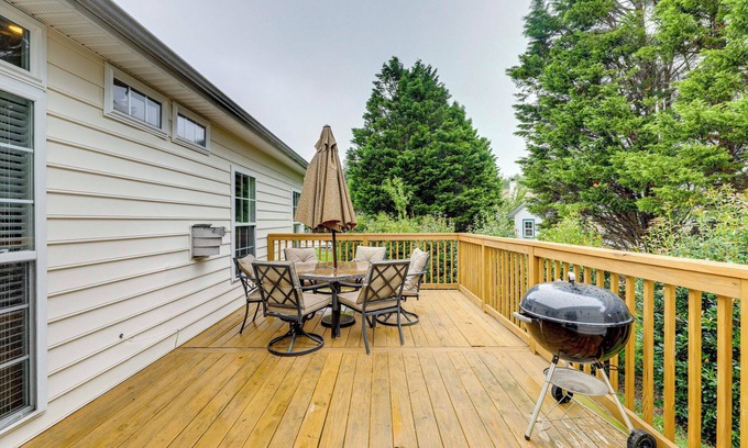 Ocean View Casa | 3 Mi to Bethany Beach: Family Home w/Movie Room!