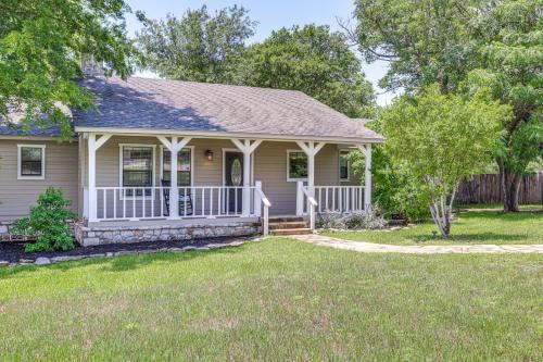 Boerne Casa | 3 Mi to Boerne Lake Getaway with Deck and Yard!
