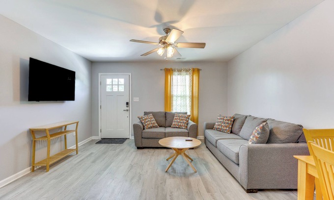 Bolivia Apartamento | 3 Mi to Brunswick Community College: Cozy Duplex!