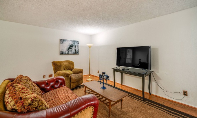 Greenland Hills Condominio | 3 Mi to Downtown Dallas: Condo w/ Pool Access!