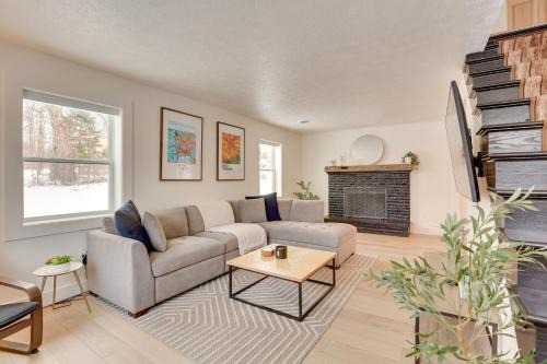 Youngstown Casa | 3 Mi to Dtwn and YSU Updated Youngstown Home