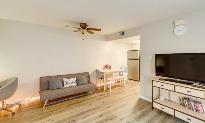 Riverside Apartamento | 3 Mi to Dtwn Austin Pet-Friendly Condo with Pool