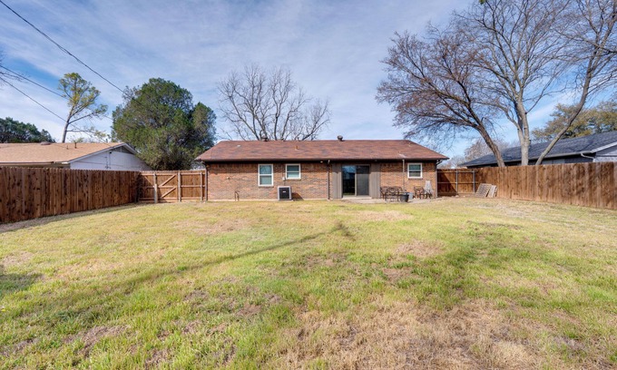 Denton Casa | 3 Mi to Dtwn Denton: Getaway w/ Furnished Patio!