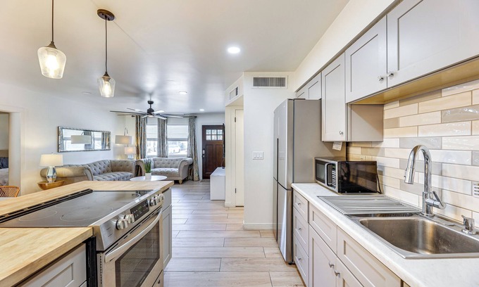 Mesa Cabaña | 3 Mi to Dtwn Mesa: Home w/ Fenced Backyard!